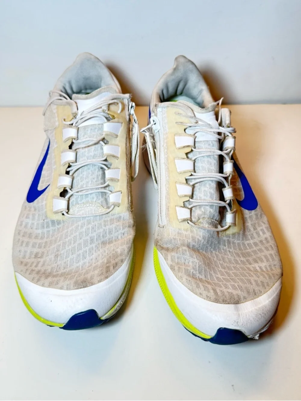 Nike Men's White and Blue Boat-Style Running Shoes with Yellow Accents
